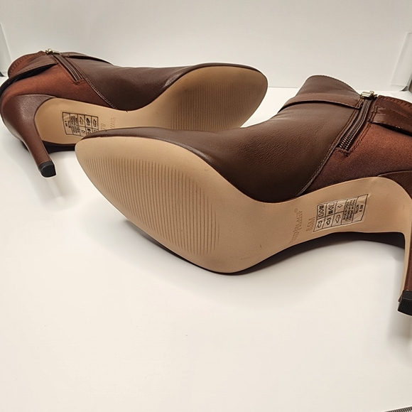 White House Black Market Tallon Whiskey Brown Leather  Boots - NWOB- Size 8.5 - Picture 4 of 5